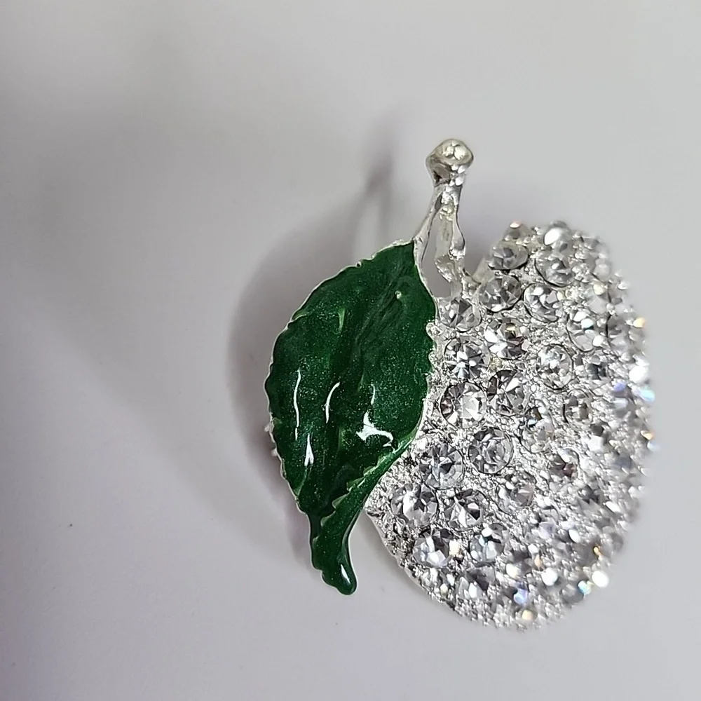 N/A beautiful brooch